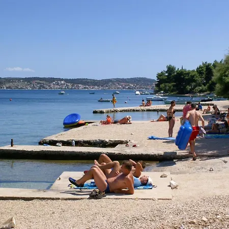 Apartamento With Parking Space - 24546 Rogoznica (Sibenik-Knin)