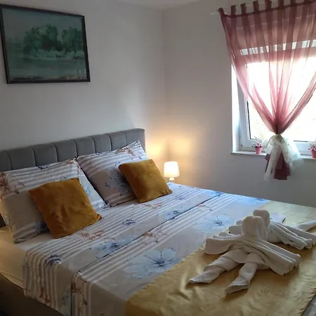With Parking Space - 24546 Apartment Rogoznica (Sibenik-Knin)