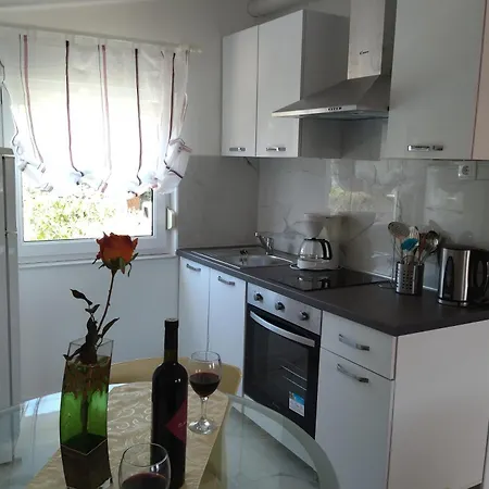 Apartamento With Parking Space - 24546 Rogoznica (Sibenik-Knin)