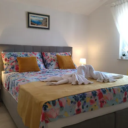 With Parking Space - 24546 Apartment Rogoznica (Sibenik-Knin)